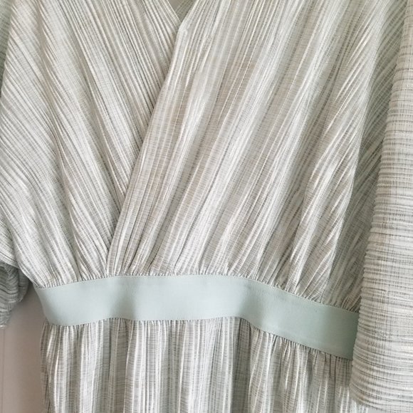 NWOT Mint Green Pleated Midi Wrap Dress - Picture 9 of 10